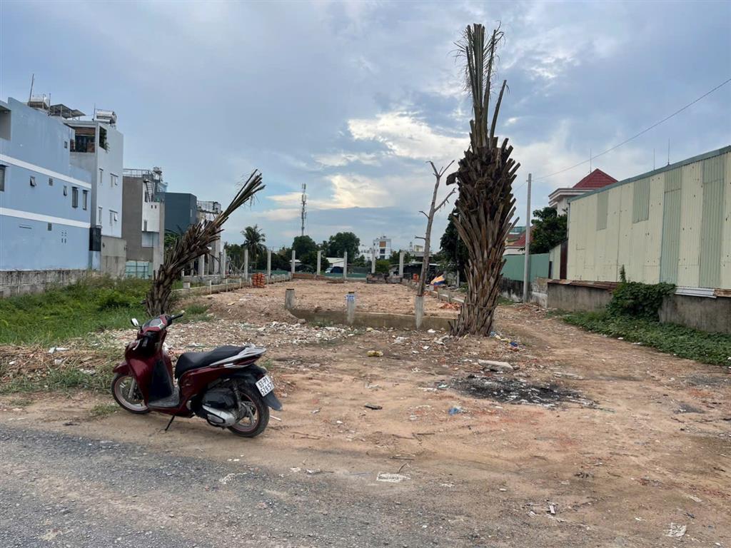 Bán đất mặt tiền sông vàm thuật vườn lài vào 1 sẹc đối diện công viên văn hoá gò vấp 4.2mx13m