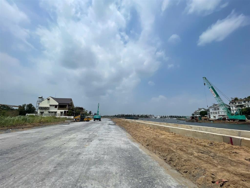 Bán đất mặt tiền sông vàm thuật vườn lài vào 1 sẹc đối diện công viên văn hoá gò vấp 4.2mx13m