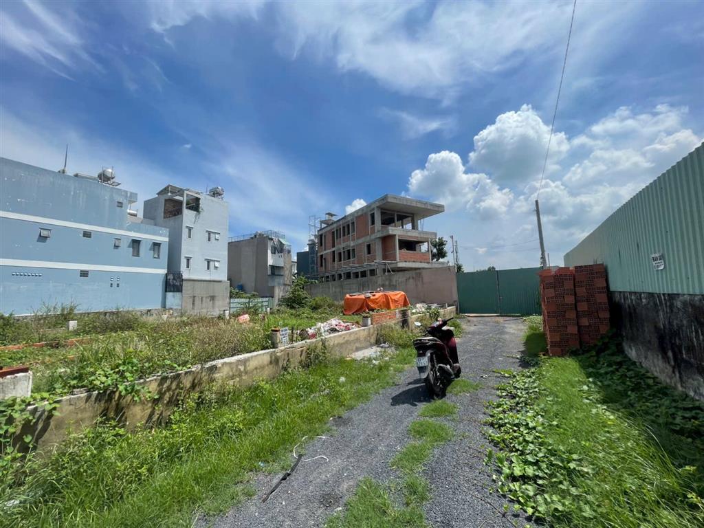 Bán đất mặt tiền sông vàm thuật vườn lài vào 1 sẹc đối diện công viên văn hoá gò vấp 4.2mx13m
