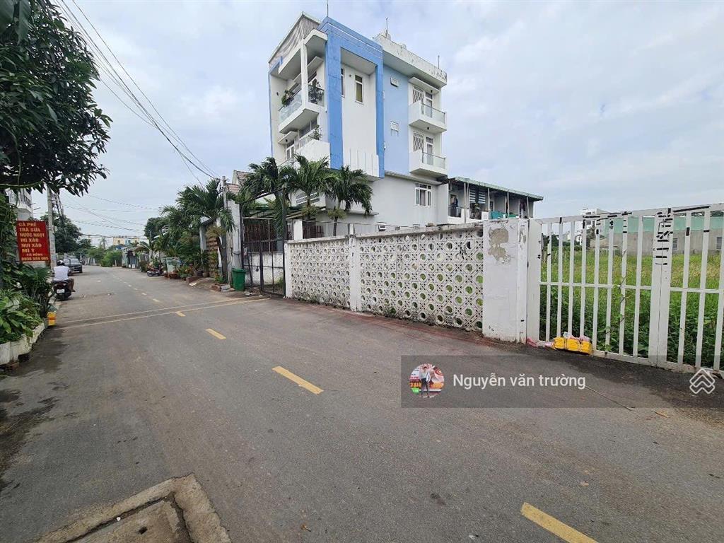 Bán đất mặt tiền hẻm 301 vườn lài gần cầu sắt ,sát sông sài gòn