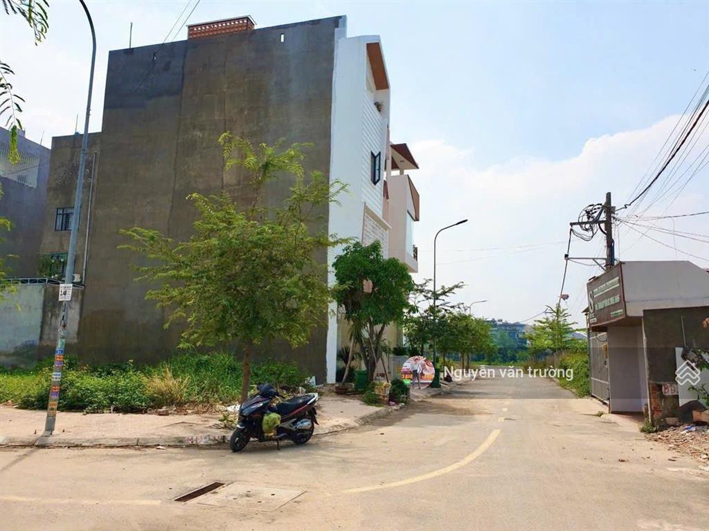 Bán đất mặt tiền vườn lài vào 1 sẹc gần cầu sắt