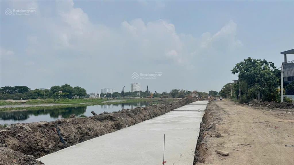 Bán đất mặt tiền sông vàm thuật vườn lài nhìn sang công viên gò vấp 5mx29,2m