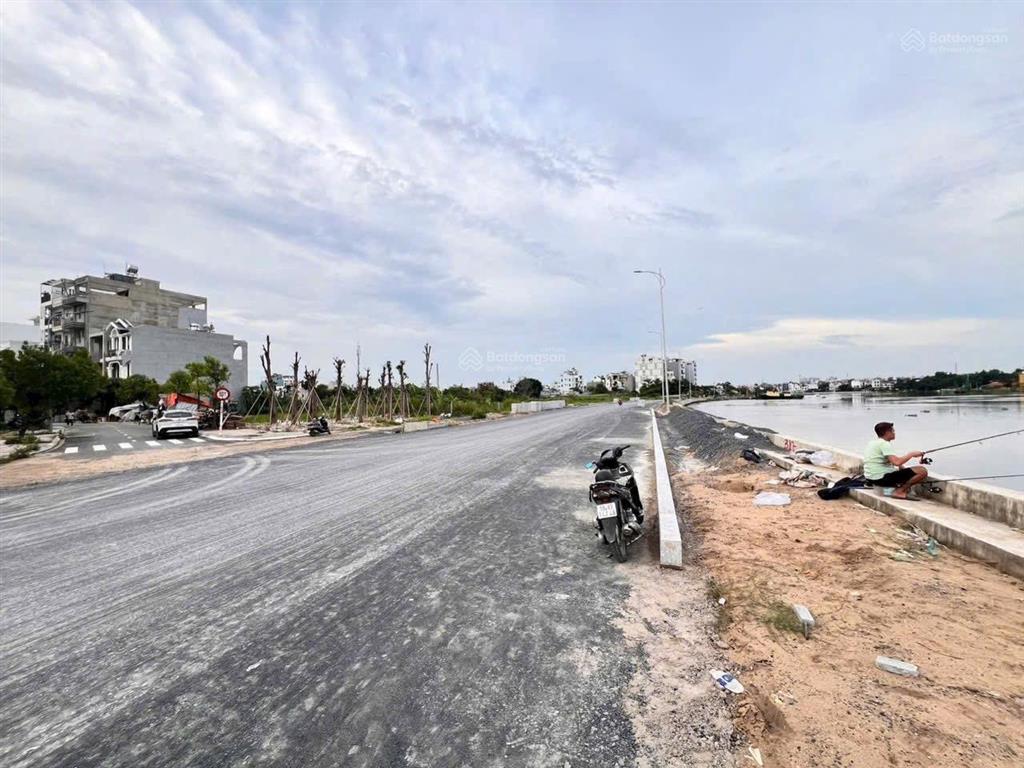Bán đất mặt tiền sông vàm thuật vườn lài nhìn sang công viên gò vấp 5mx31