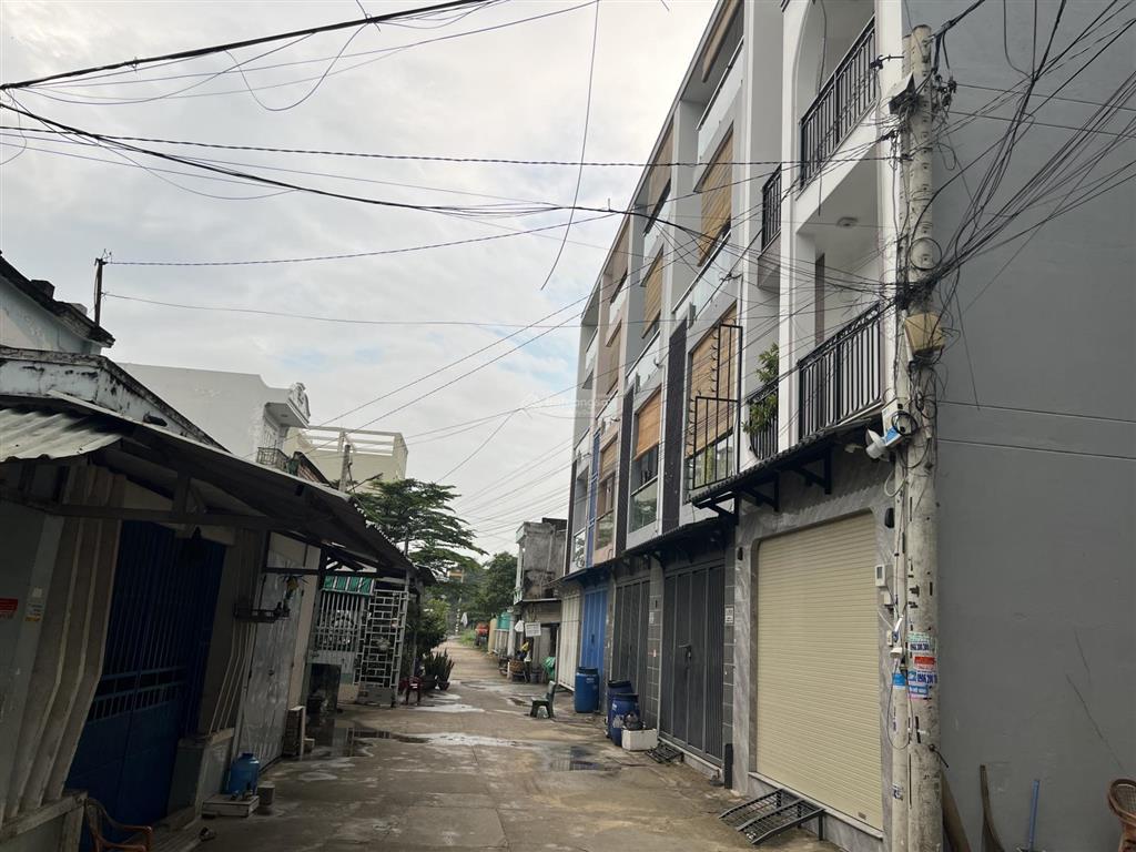 Bán nhà vườn lài an phú đông gần cầu ,nhà 1 lung 4 lầu