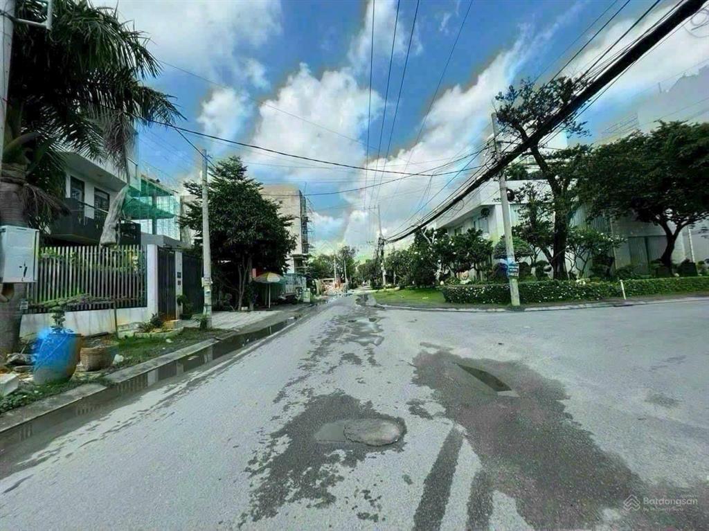 Bán đất góc 2 mặt tiền thuộc hẻm 140 vườn lài