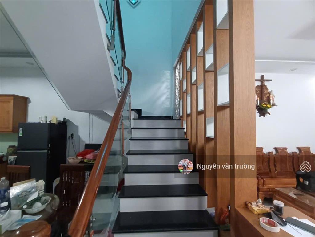 Bán nhà mặt tiền đường vườn lài ngay ngã tư chợ vườn lài, nhà 2 tầng