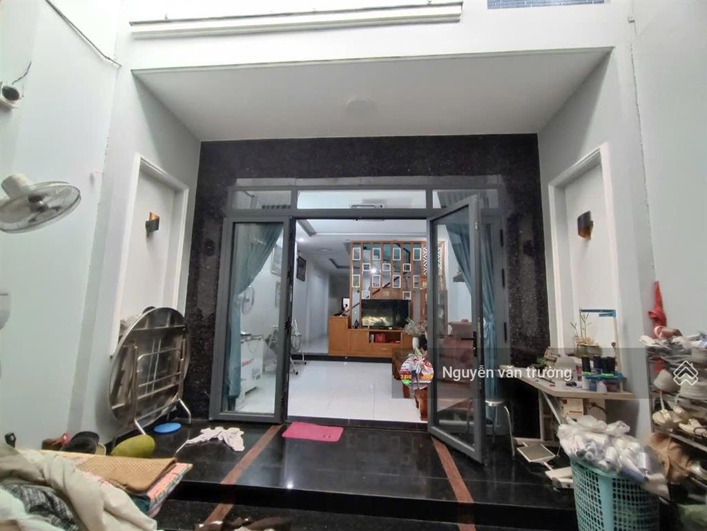 Bán nhà mặt tiền đường vườn lài ngay ngã tư chợ vườn lài, nhà 2 tầng