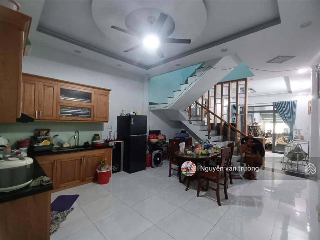 Bán nhà mặt tiền đường vườn lài ngay ngã tư chợ vườn lài, nhà 2 tầng