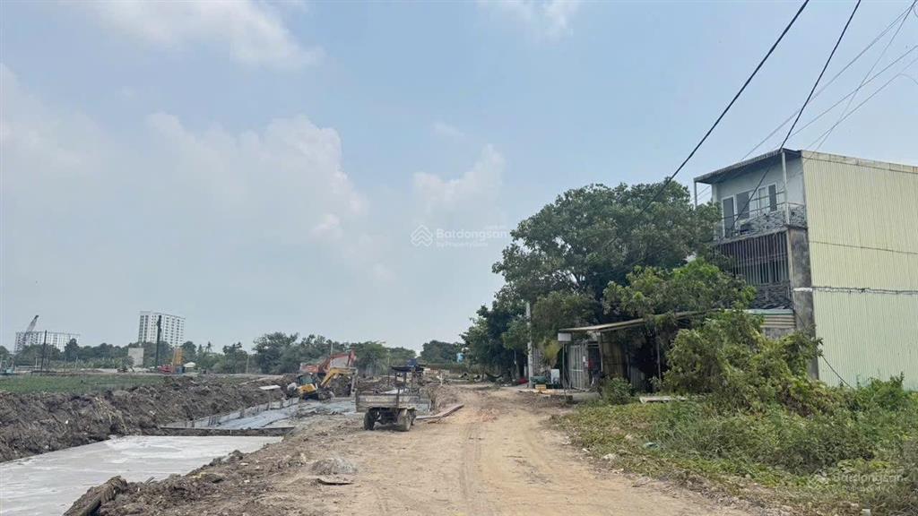 Kẹt cứng ngắt nên giảm mạnh bán lô đất mặt tiền sông vàm thuật vườn lài 5mx29m