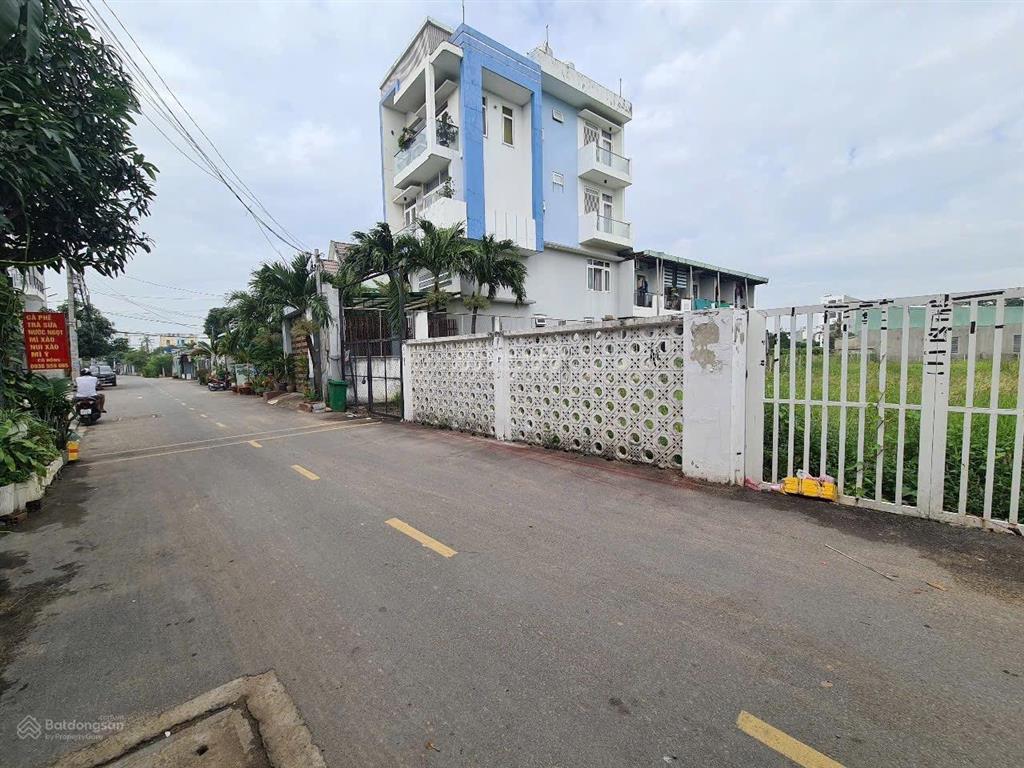 Bán đất mặt tiền hẻm 301 thuộc 1 sẹc sông sài gòn thông ra vườn lài. 5mx25m