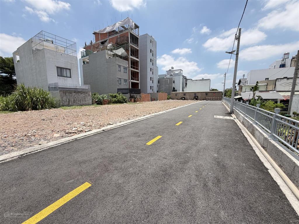 Bán đất mặt tiền sông sài gòn, vườn lài, vào 1 sẹc. đối diện vạn phúc city