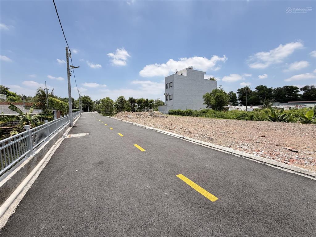 Bán đất mặt tiền sông sài gòn, vườn lài, vào 1 sẹc. đối diện vạn phúc city