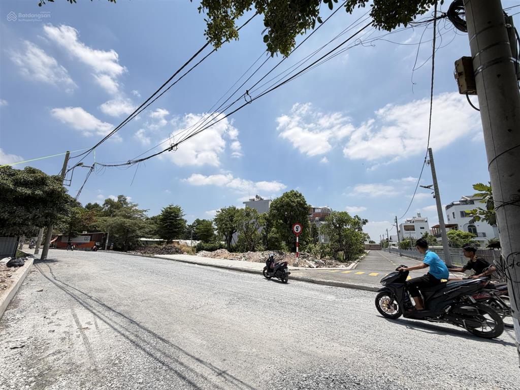 Bán đất mặt tiền sông sài gòn, vườn lài, vào 1 sẹc. đối diện vạn phúc city