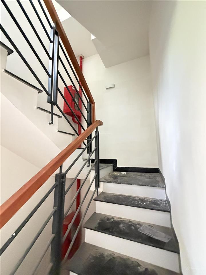 Bán căn hộ dịch vụ dòng tiền 1,260 tỷ/năm hẻm đường vườn lài, 1 lửng 4 lầu 1 tum