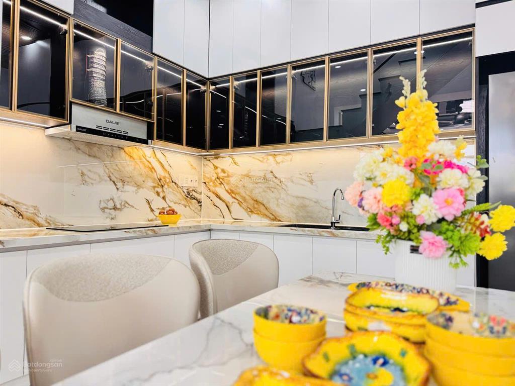 Bán nhà 2 tầng 2 mê đúc  kiệt ô tô trần đình nam, full nội thất