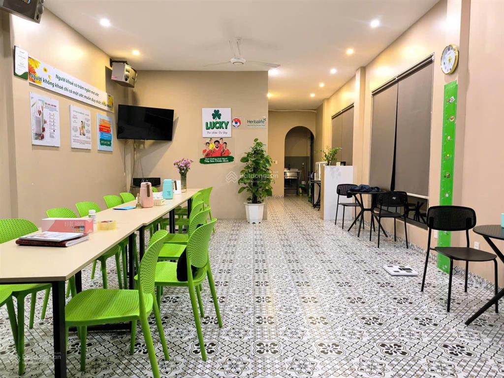 Cho thuê nhà 2 tầng mặt tiền nguyễn công hoan, gần bến xe trung tâm, phù hợp ở kết hợp kinh doanh