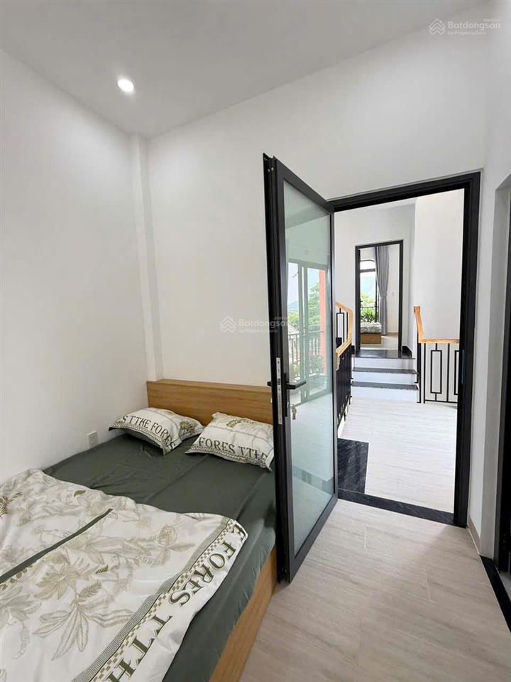 Bán nhà 3 tầng kiệt hoàng văn thái, full nội thất cao cấp, chưa qua đầu tư