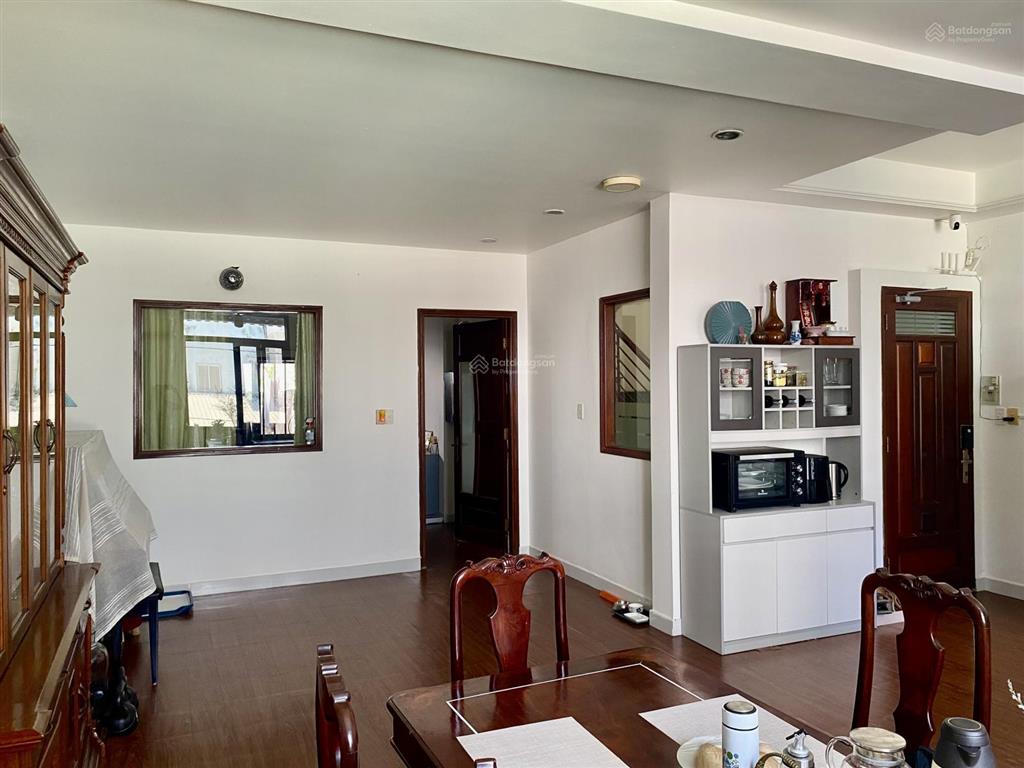 Cho thuê tầng 1 nhà riêng (căn hộ độc lập), dt 81m2 (6,5m x 12,5m), cách sân bay tsn 500m