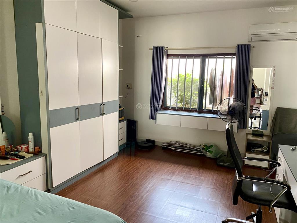 Cho thuê tầng 1 nhà riêng (căn hộ độc lập), dt 81m2 (6,5m x 12,5m), cách sân bay tsn 500m