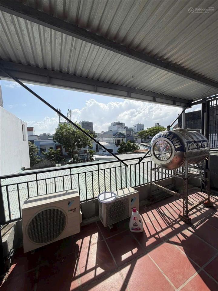 Bán nhà 2 tầng đúc mt hoà minh 7 để lại toàn bộ nội thất, nằm sát đường hoà minh 5, cách biển 200m