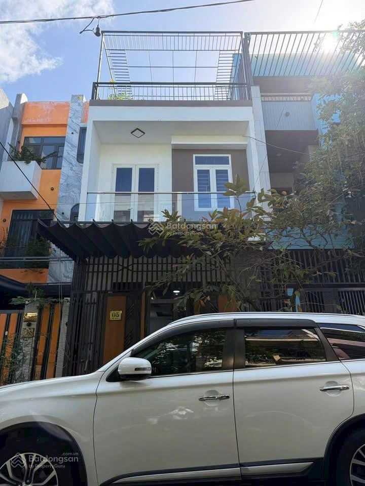 Bán nhà 2 tầng đúc mt hoà minh 7 để lại toàn bộ nội thất, nằm sát đường hoà minh 5, cách biển 200m