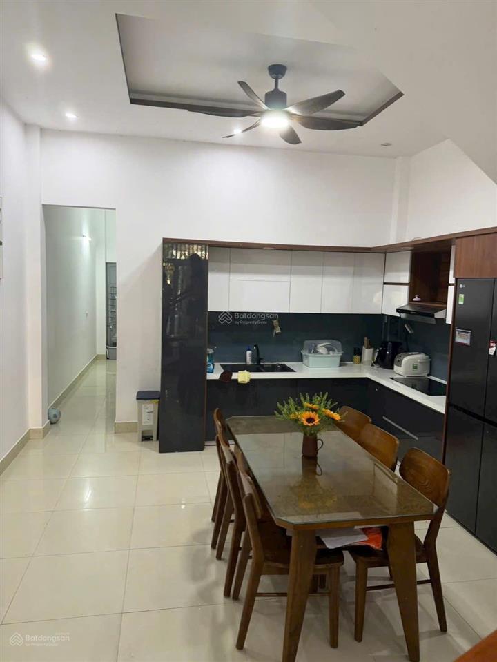 Bán nhà 2 tầng đúc mt hoà minh 7 để lại toàn bộ nội thất, nằm sát đường hoà minh 5, cách biển 200m