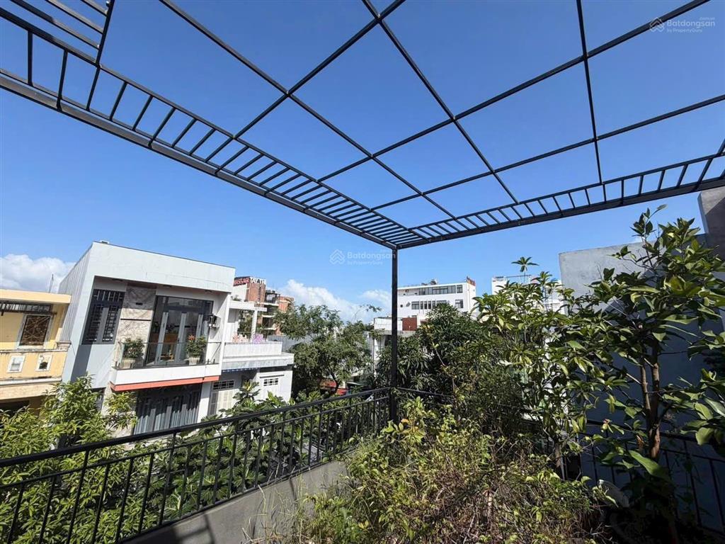 Bán nhà 2 tầng đúc mt hoà minh 7 để lại toàn bộ nội thất, nằm sát đường hoà minh 5, cách biển 200m