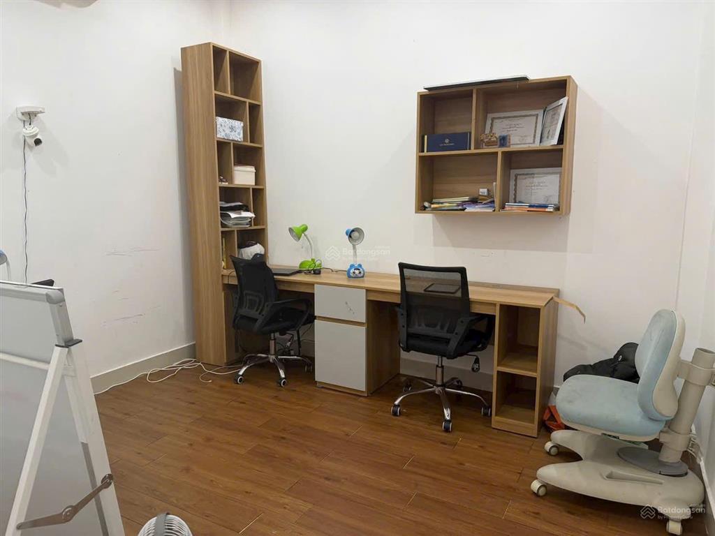 Bán nhà 2 tầng đúc mt hoà minh 7 để lại toàn bộ nội thất, nằm sát đường hoà minh 5, cách biển 200m