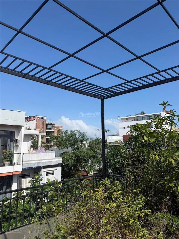 Bán nhà 2 tầng đúc mt hoà minh 7 để lại toàn bộ nội thất, nằm sát đường hoà minh 5, cách biển 200m