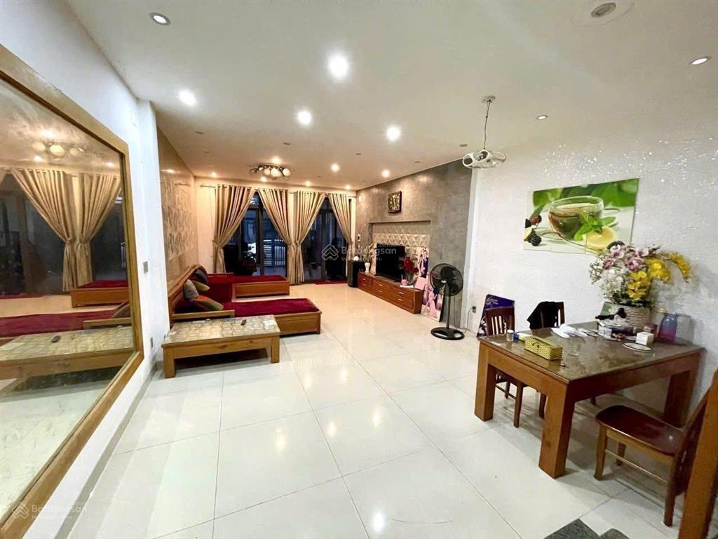 Bán nhà 2 tầng đúc mt nguyễn xí
