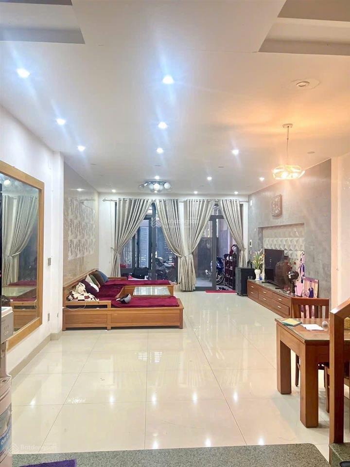 Bán nhà 2 tầng đúc mt nguyễn xí