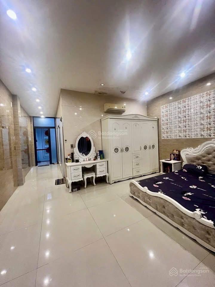 Bán nhà 2 tầng đúc mt nguyễn xí