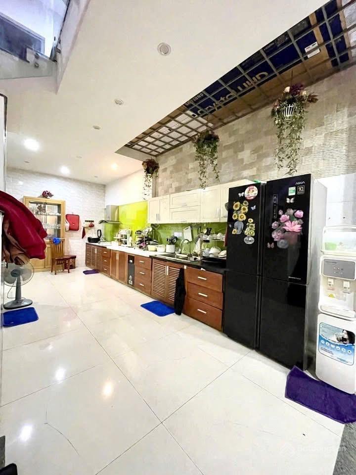 Bán nhà 2 tầng đúc mt nguyễn xí