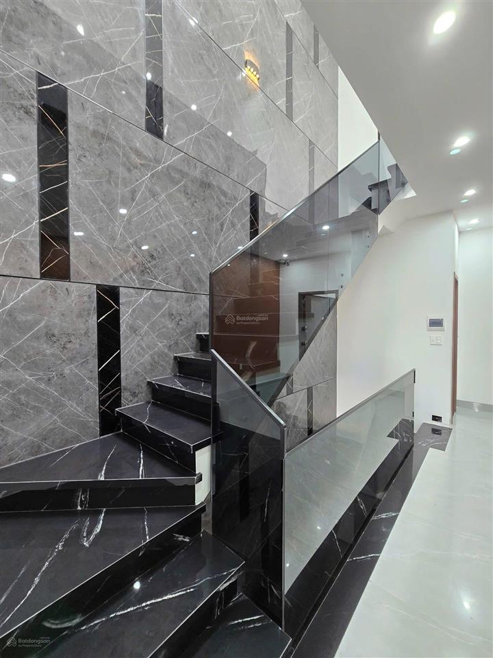 Bán căn nhà mới full nội thất mt hồ tùng mậu