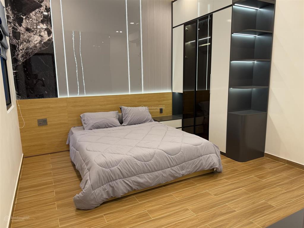 Bán siêu phẩm nhà 3 tầng mới full nội thất mt nguyễn hữu thọ gần sân bay
