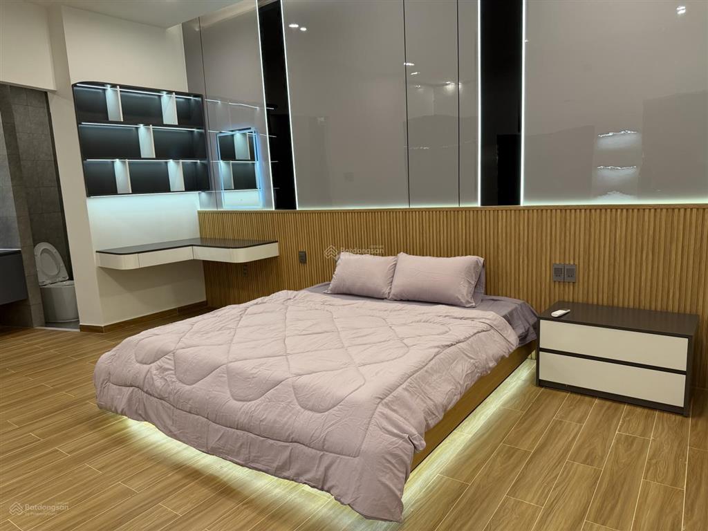 Bán siêu phẩm nhà 3 tầng mới full nội thất mt nguyễn hữu thọ gần sân bay