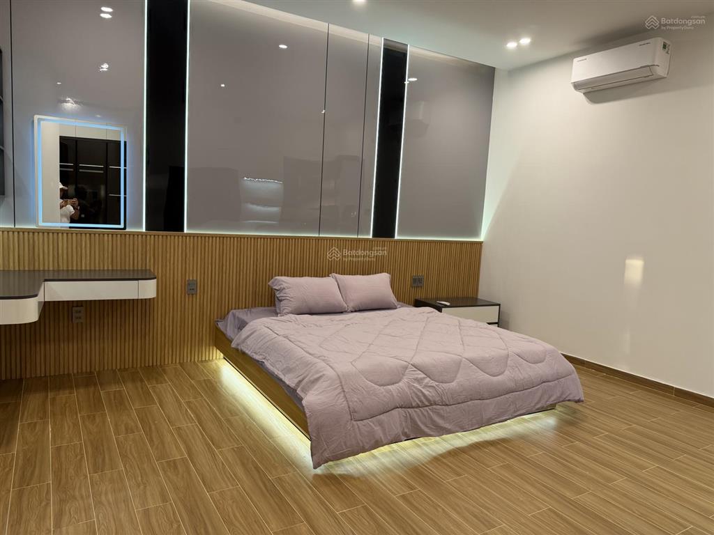 Bán siêu phẩm nhà 3 tầng mới full nội thất mt nguyễn hữu thọ gần sân bay