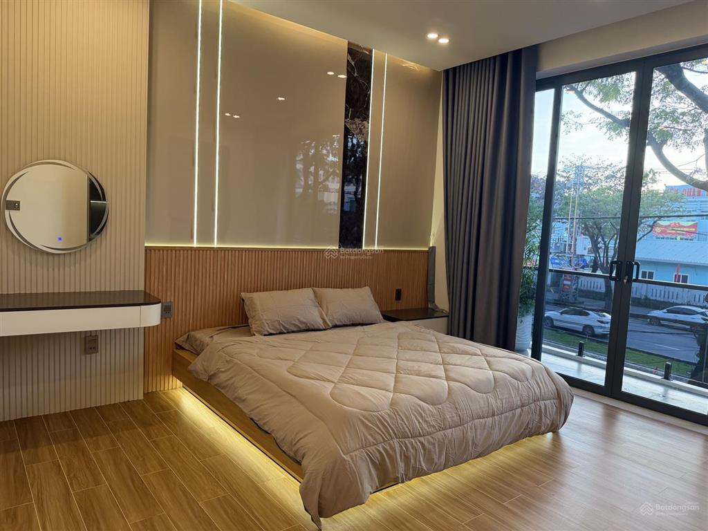 Bán siêu phẩm nhà 3 tầng mới full nội thất mt nguyễn hữu thọ gần sân bay