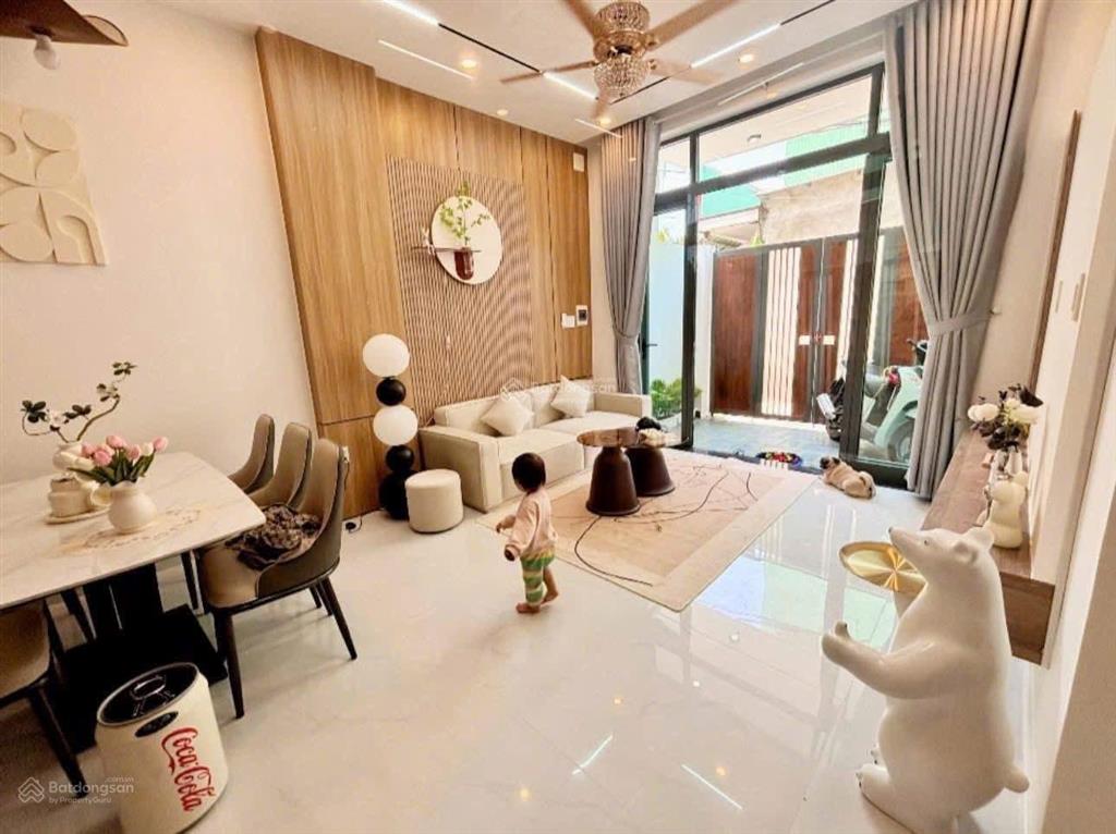 Bán nhà kiệt full nội thất 140 nguyễn chánh