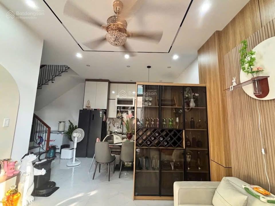 Bán nhà kiệt full nội thất 140 nguyễn chánh