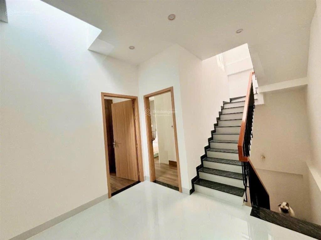 Bán nhà kiệt full nội thất 140 nguyễn chánh