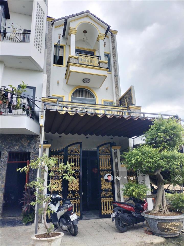 Bán nhà 3 tầng còn mới full nội thất mt hoà phú 14