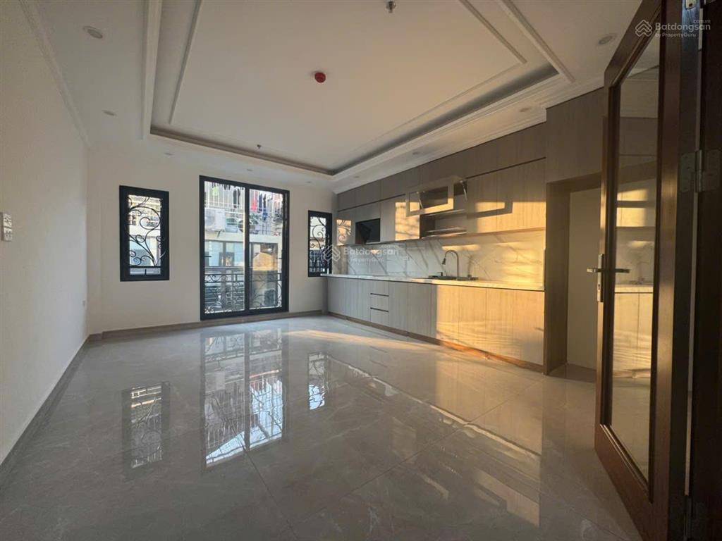 Giảm sốc 2 tỷ, bán gấp nhà hồ tùng mậu 50m 7t thang máy, mặt ngõ ô tô,cách phố đúng 10m.chỉ 17 tỷ
