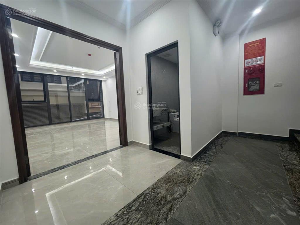 Giảm sốc 2 tỷ, bán gấp nhà hồ tùng mậu 50m 7t thang máy, mặt ngõ ô tô,cách phố đúng 10m.chỉ 17 tỷ