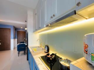 Bán nhanh căn officetel saigon royal  43m2 giá 5.1 tỷ ( view sông) full nội thất/ 0918 753 ***