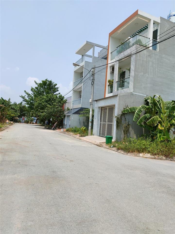 Chính chủ bán lô đất ngang 7,6m có thể xây 2 căn nhà riêng nằm khu sam sung village giá tốt