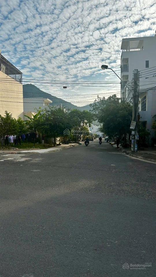 Bán nhà mặt tiền đường bùi huy bích