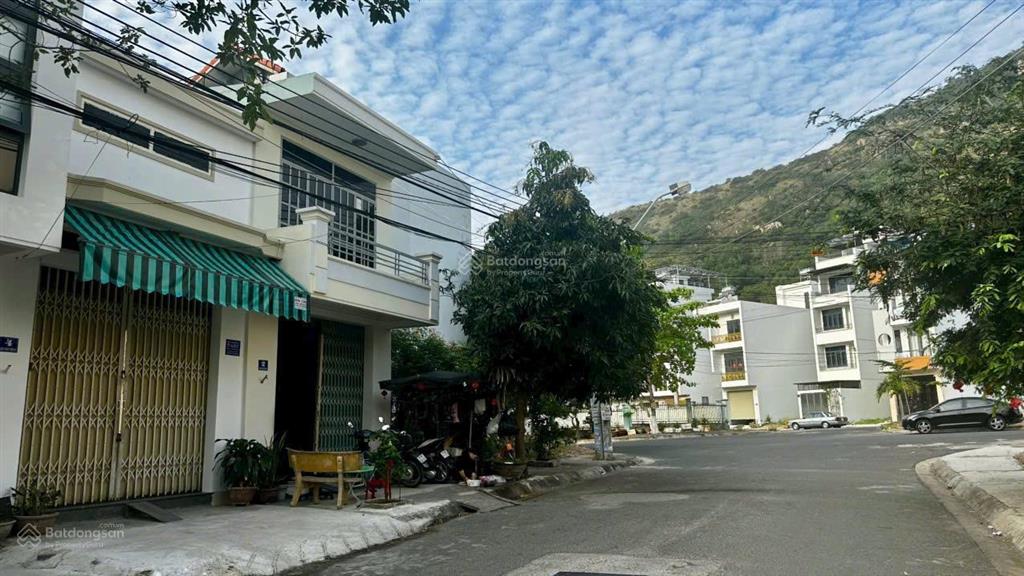 Bán nhà mặt tiền đường bùi huy bích