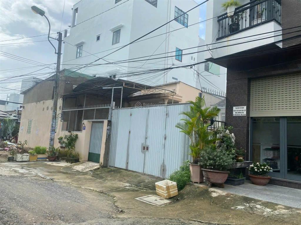 Bán đất tặng nhà cấp 4  mặt đường lê văn tám  nha trang 0972 336 ***