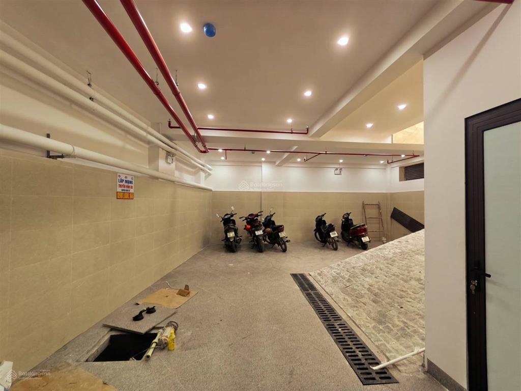 Dòng tiền 1.7 tỷ/ năm  120m2  9 tầng  mặt tiền 12.6m  tòa văn phòng lô góc